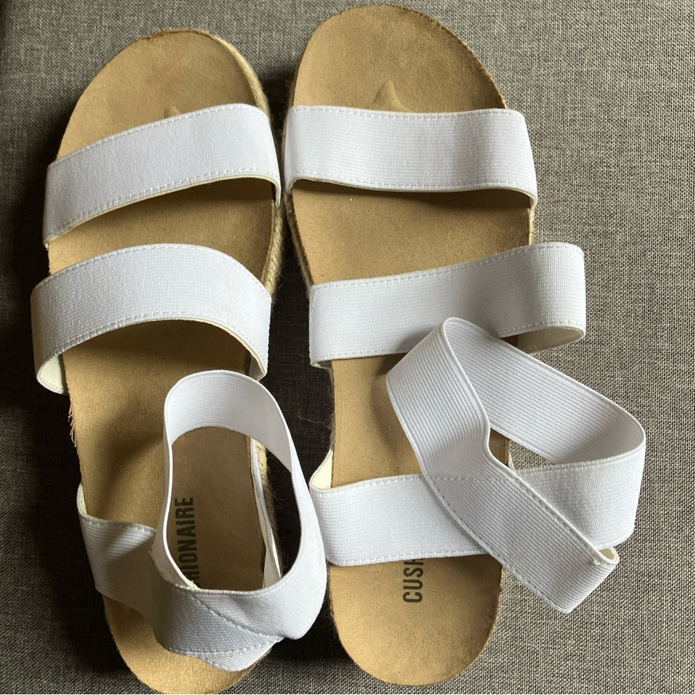 Cushionaire Mandy Stretch White Sandals Woman's Size 9 1/2 M Platform